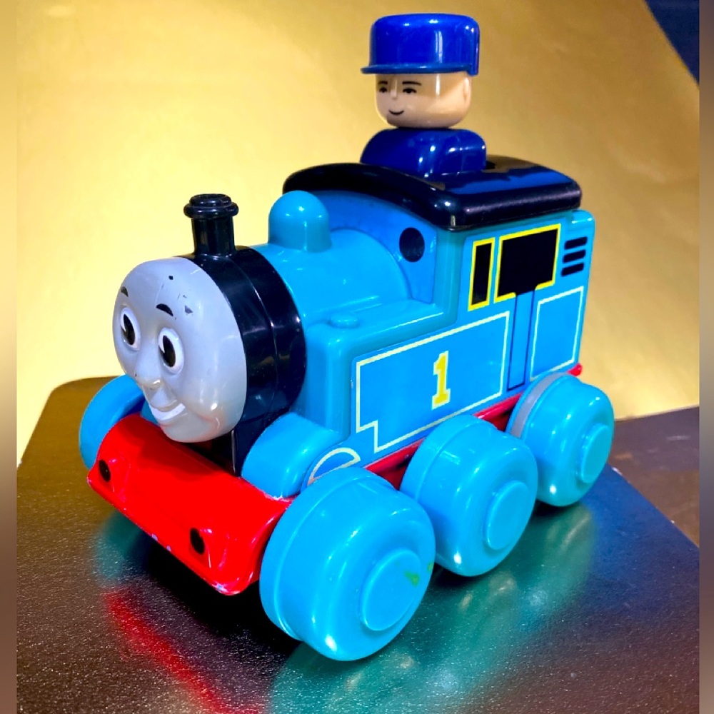 THOMAS AND FRIENDS VTG 1997 TOMY TRAIN PUSH AND GO TODDLER TOY WORKS!